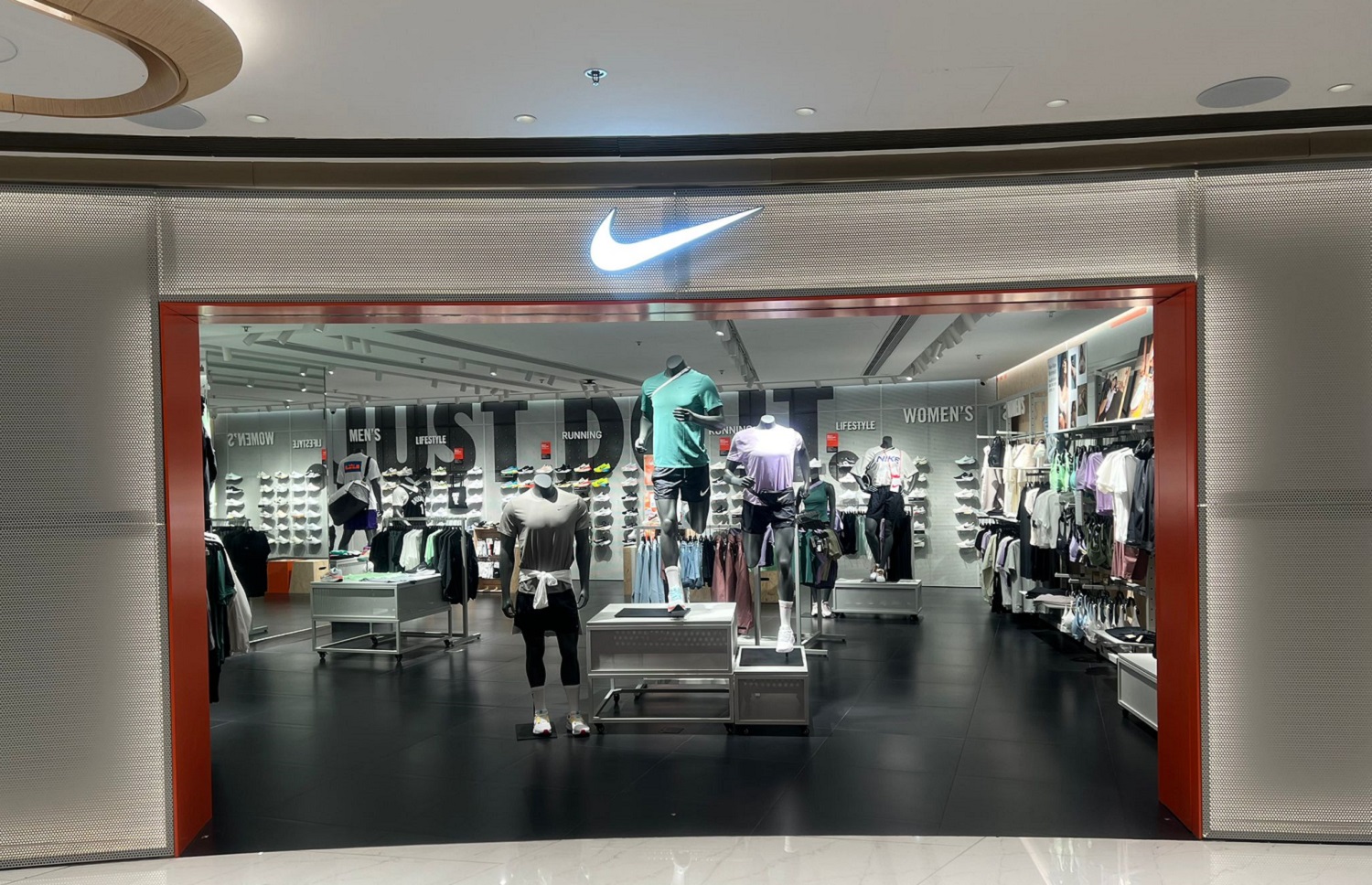 nike outlet shopping near me